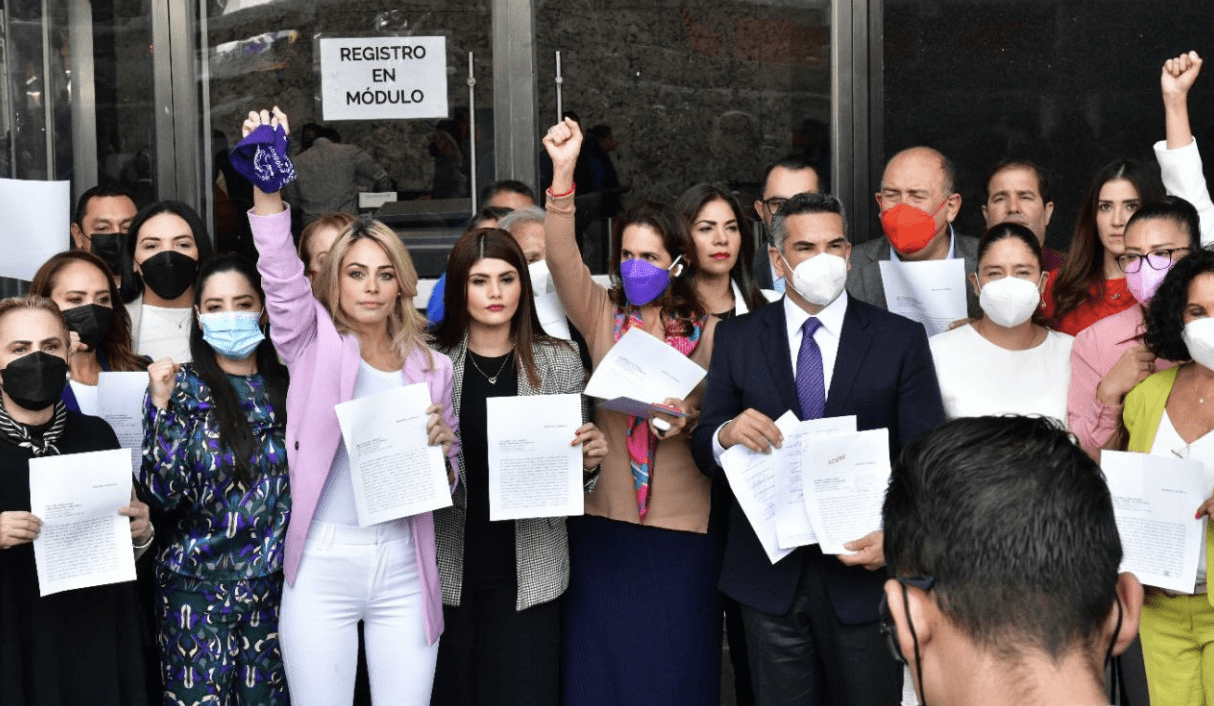 Denuncian diputadas y diputado del PRI a Layda Sansores ante la PGR