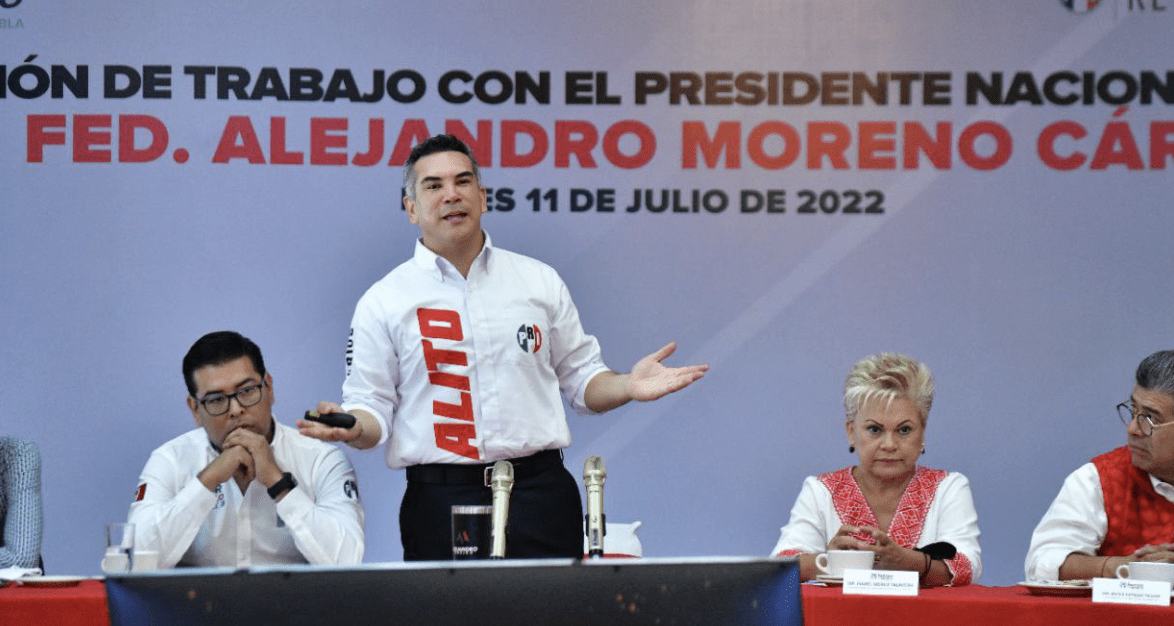 No nos van a doblar, seguiremos de pie: Alito Moreno