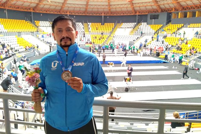 Entrenador de la BUAP gana medalla de plata en el Campeonato Panamericano de Esgrima Infantil y Veteranos￼