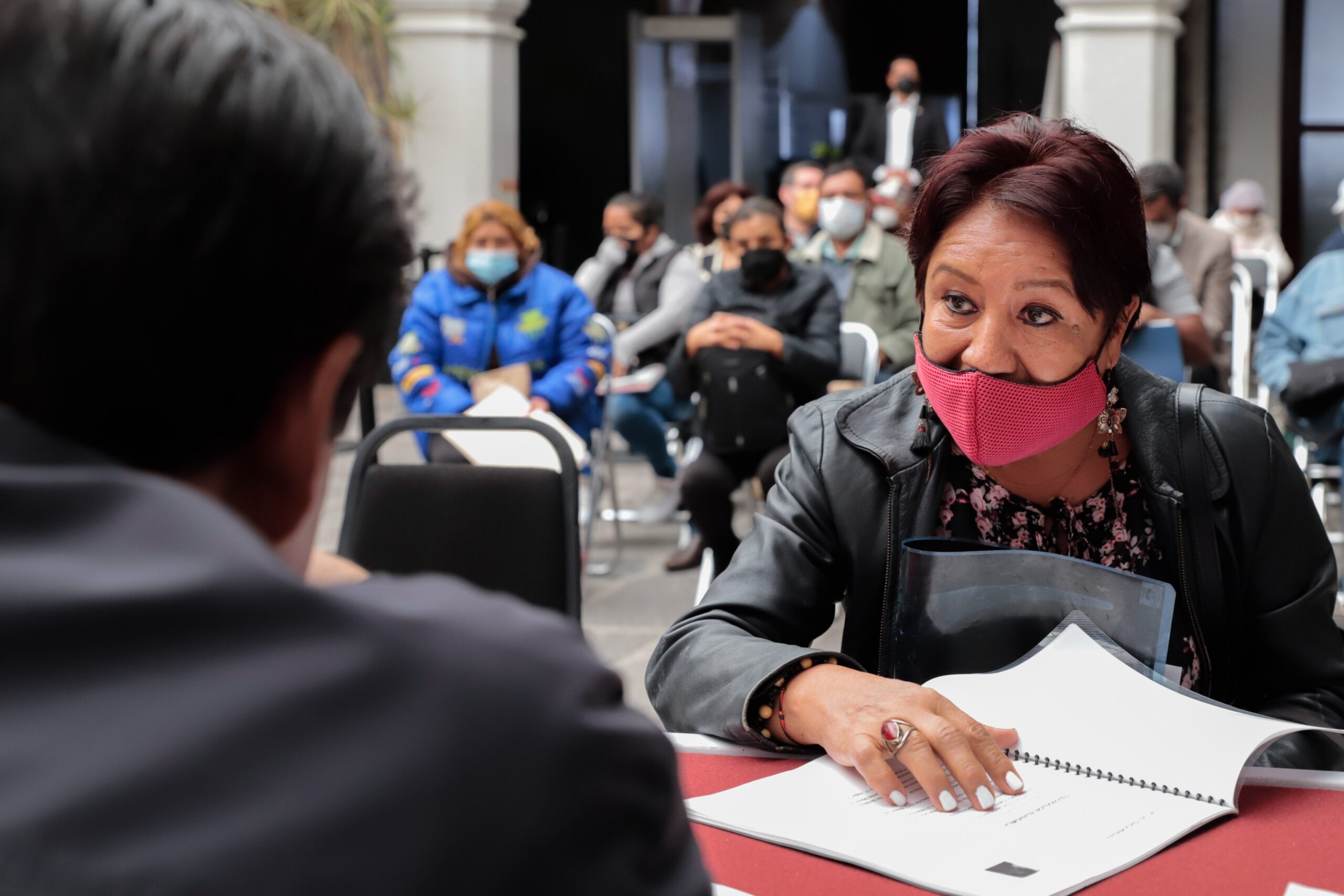 Recibe MBH peticiones de poblanas y poblanos