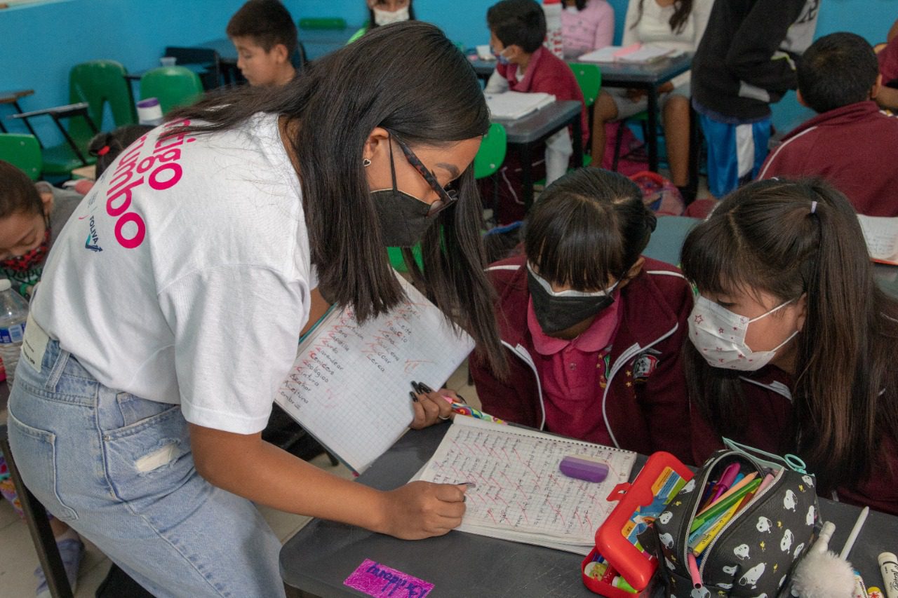Más de 900 niñas y niños se regularizan en el Curso de Verano con Rumbo del SMDIF