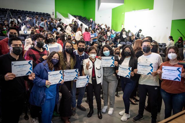 Entrega la Rectora Lilia Cedillo becas de la Fundación BBVA a estudiantes BUAP￼