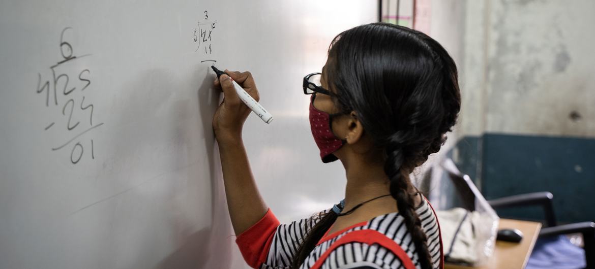 Las niñas van a la zaga en matemáticas, lastradas por los estereotipos de género: ONU￼￼￼￼