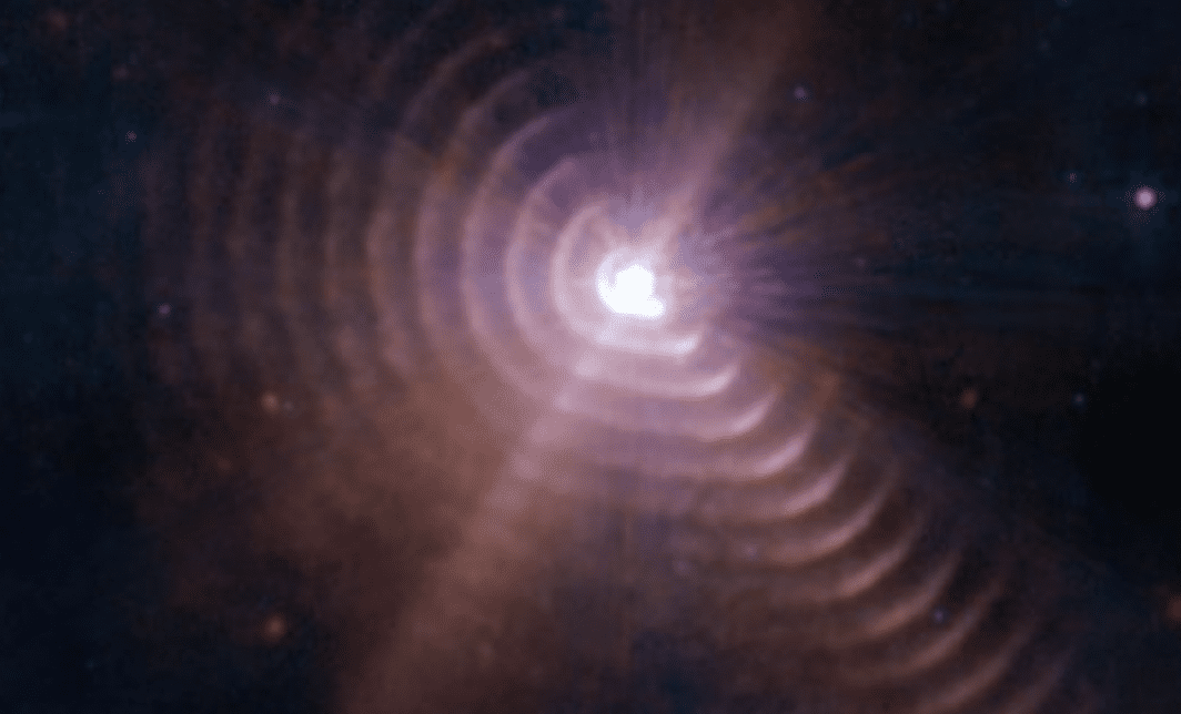 Capta el James Webb imagen de polvo generado por el choque de vientos entre dos estrellas masivas