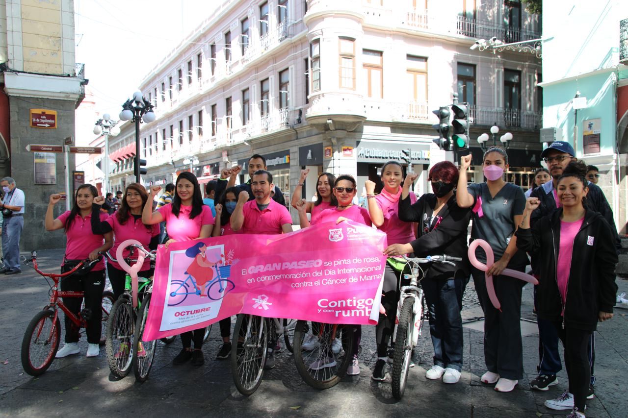 Se pinta de rosa el «Gran Paseo» con motivo del mes de la lucha contra el cáncer de mama