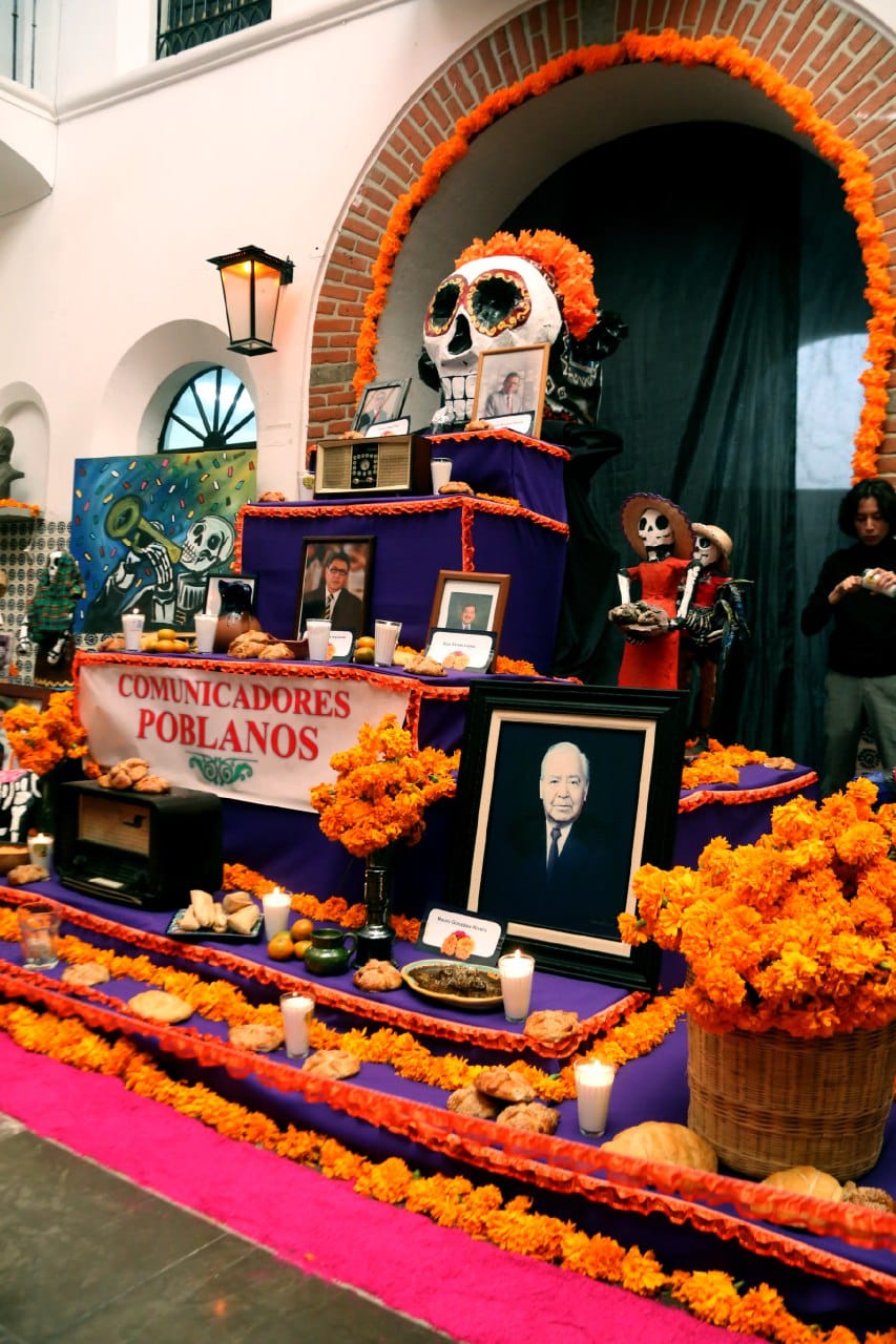 Dedica PRI en Puebla ofrenda a comunicadores fallecidos