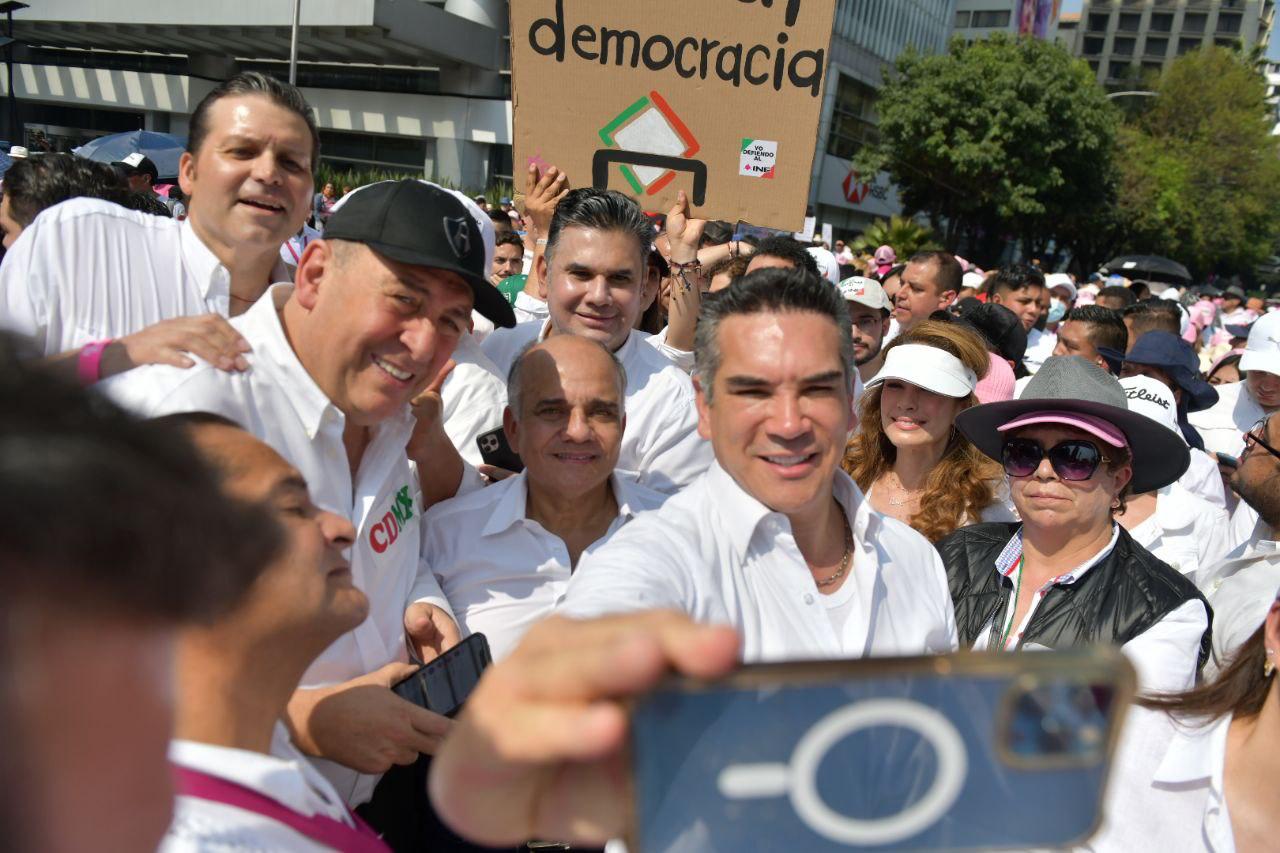 La marcha es muestra de que México está unido para defender la democracia: Alejandro Moreno