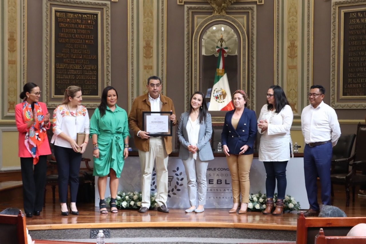Congreso del Estado entrega reconocimiento a única científica poblana colaboradora de la NASA