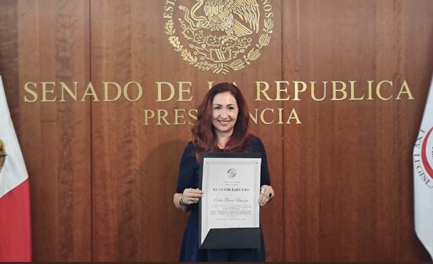 Reconocen en el Senado de la República trayectoria de la periodista Érika Rivero, directora de Los Conjurados