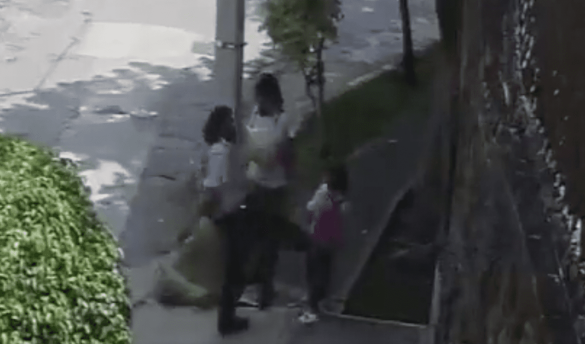 Indigna en redes video de hombre pateando a niña en Morelos; ya fue detenido