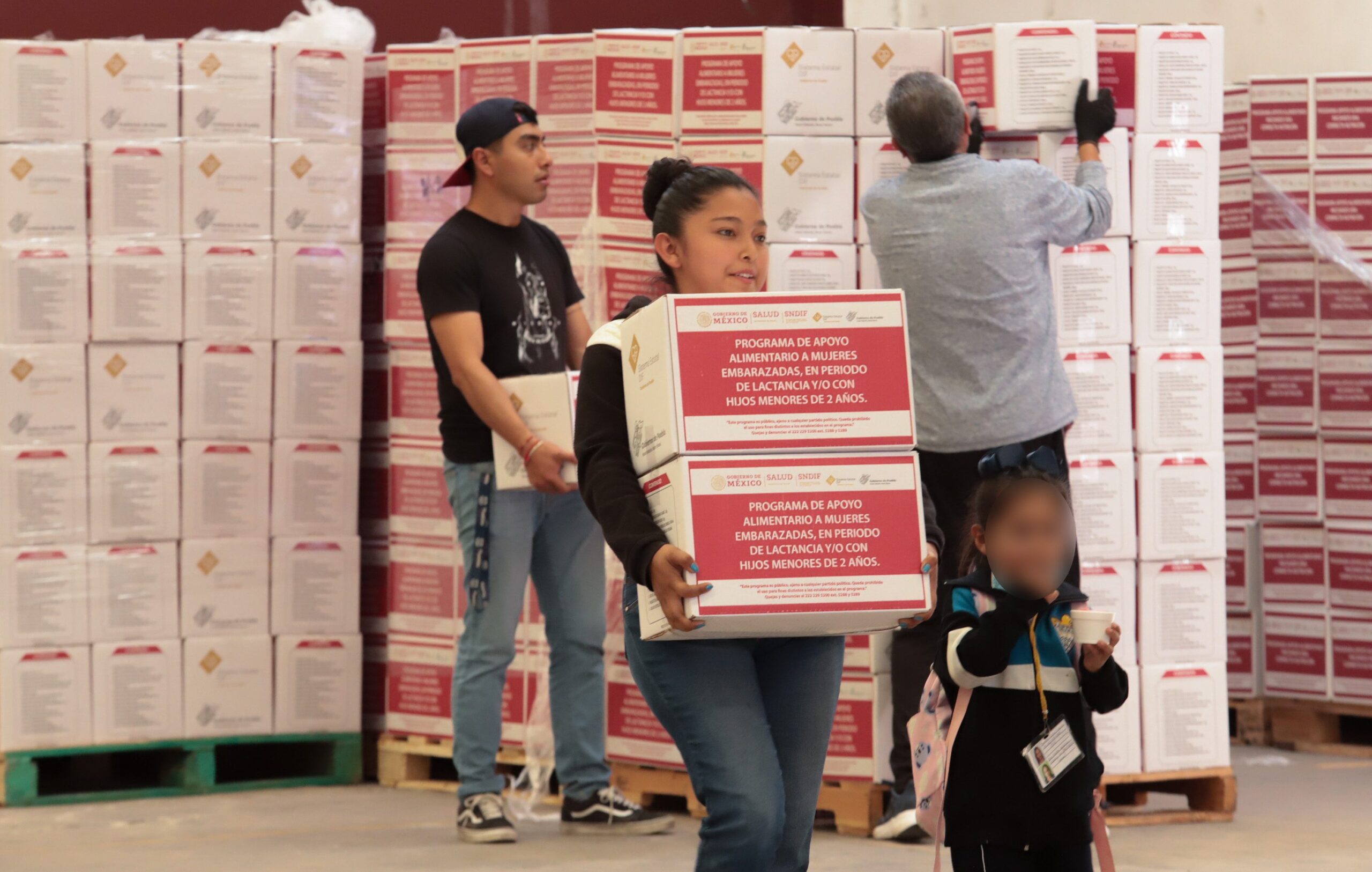 <strong>Entrega SEDIF apoyos alimentarios en San Pablo Xochimehuacan</strong>