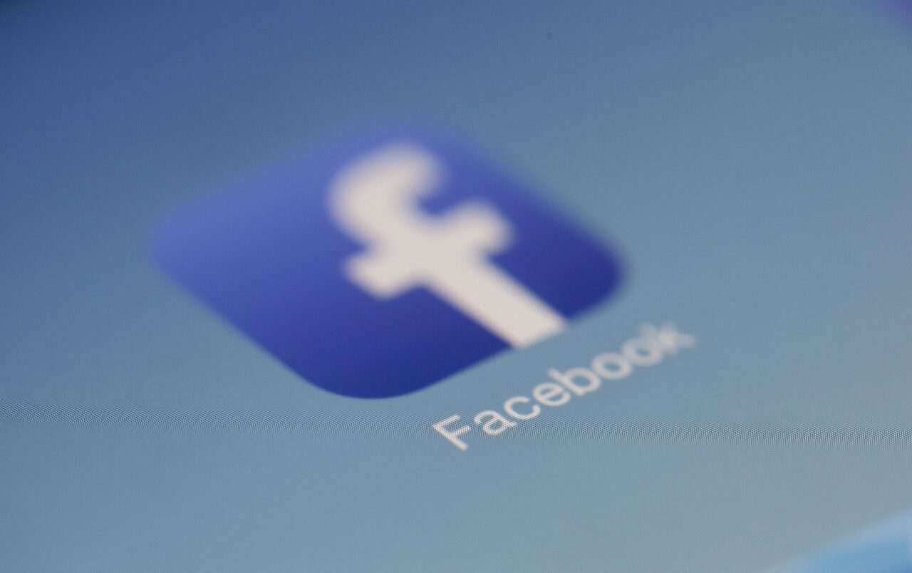 Facebook y Twitter, mal y de malas