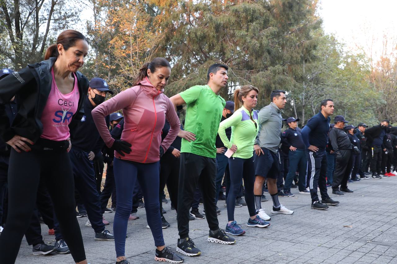 Encabeza Eduardo Rivera carrera con cadetes de la academia de la policía
