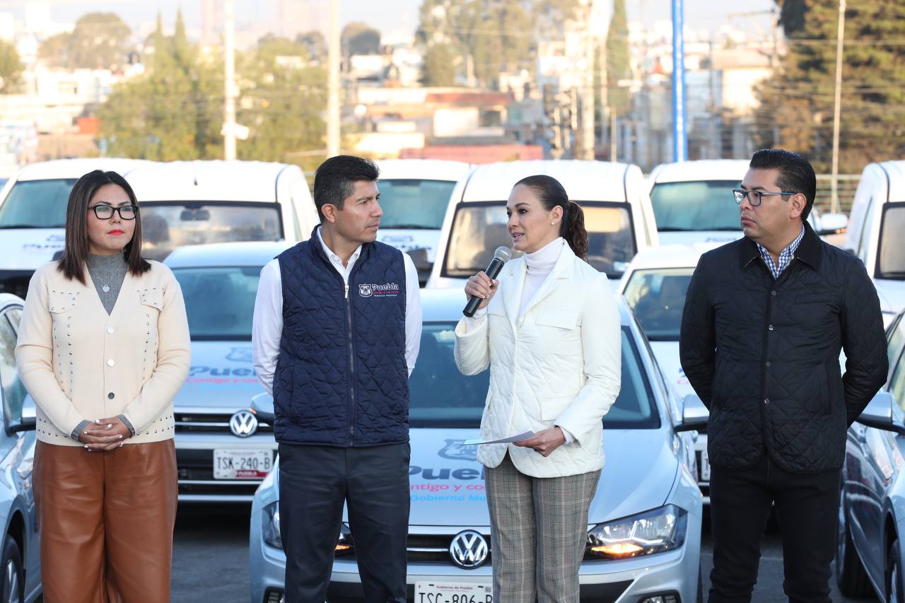 Entrega Eduardo Rivera vehículos para fortalecer el servicio público municipal