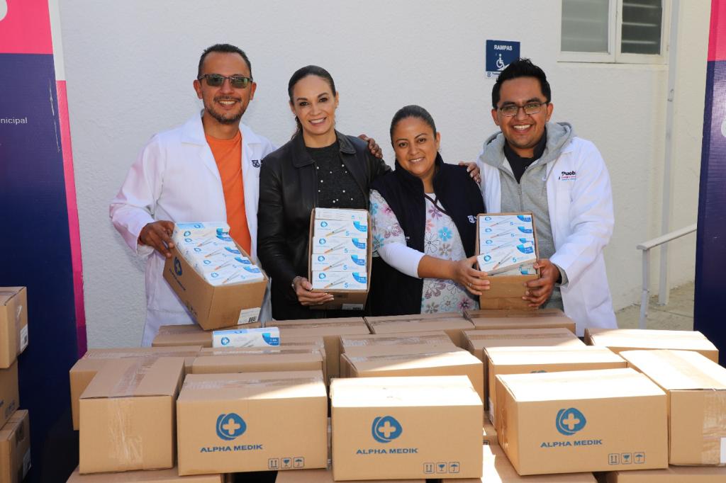 Recibe SMDIF Puebla donativo de 20 mil jeringas para aplicar insulina a pacientes diabéticos
