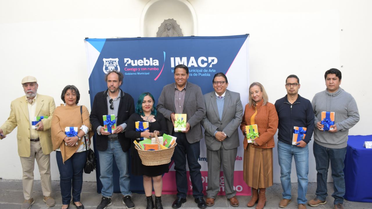 Presenta Ayuntamiento de Puebla la primera colección de Canasta de Escritoras y Escritores