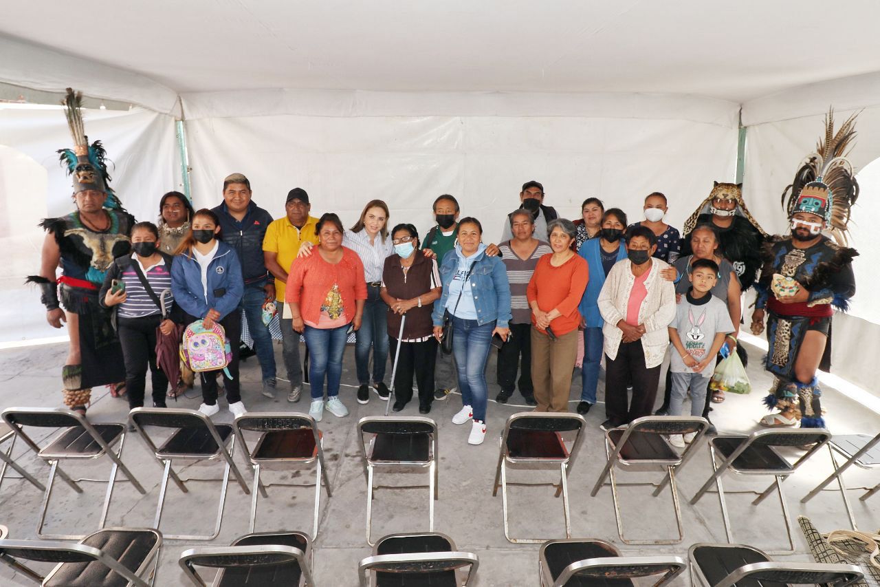 Supervisa Paola Angón calentadores entregados en el Barrio de Jesús