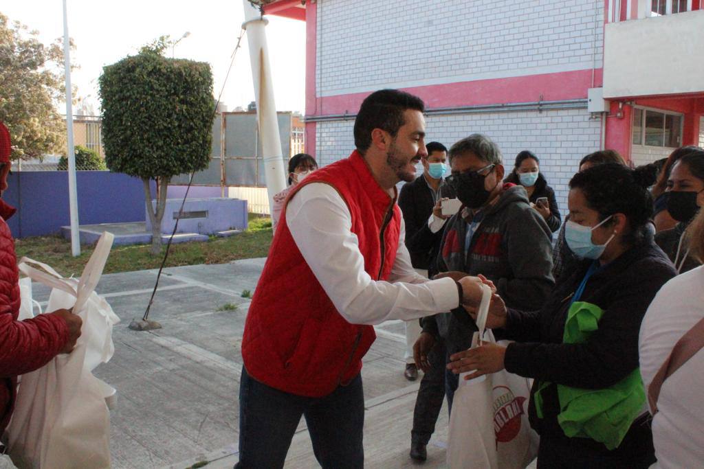 Canastita poblana beneficia a 4 mil personas en La Popular: Toño López