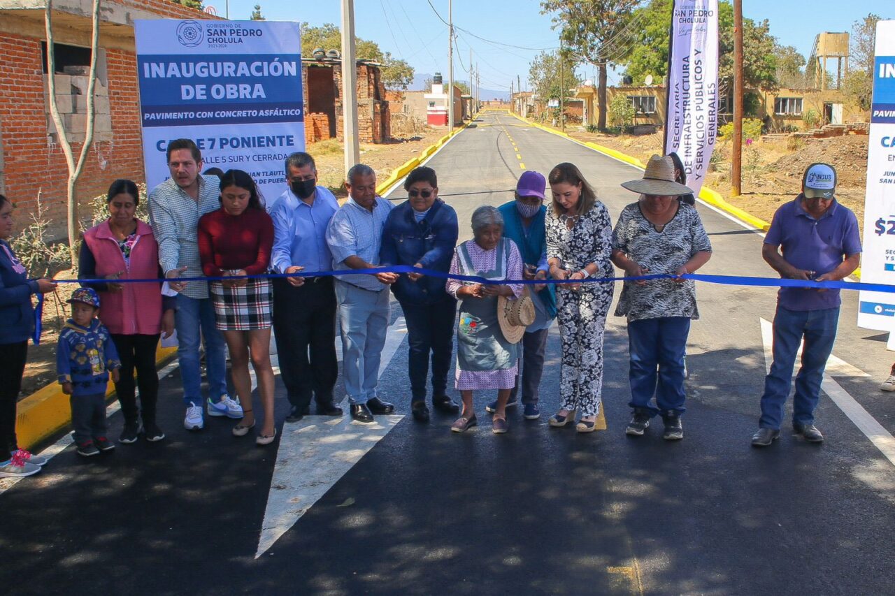 Entrega Paola Angón pavimentación en Tlautla, obra que pobladores esperaron durante 35 años
