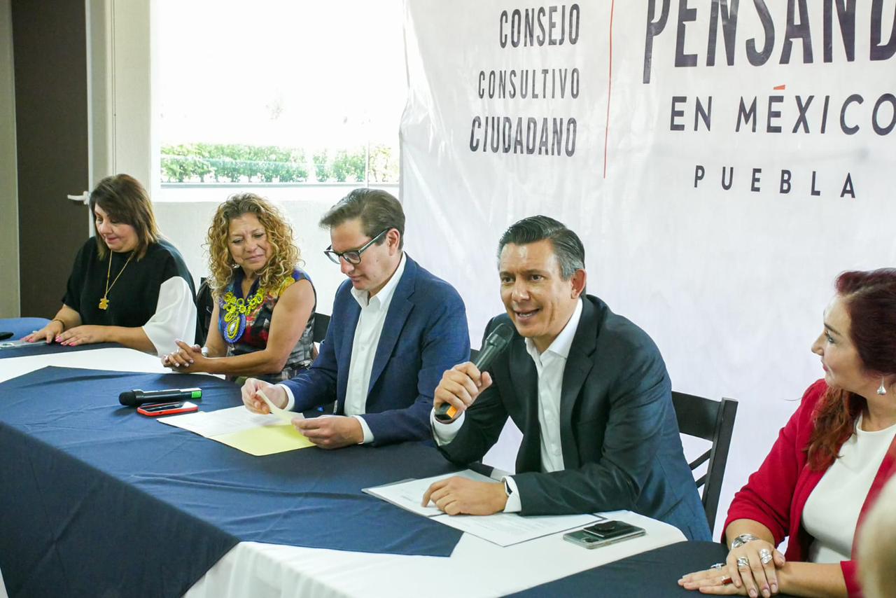 Salomón Chertorisvki toma protesta al Consejo Ciudadano Consultivo Pensando en Puebla