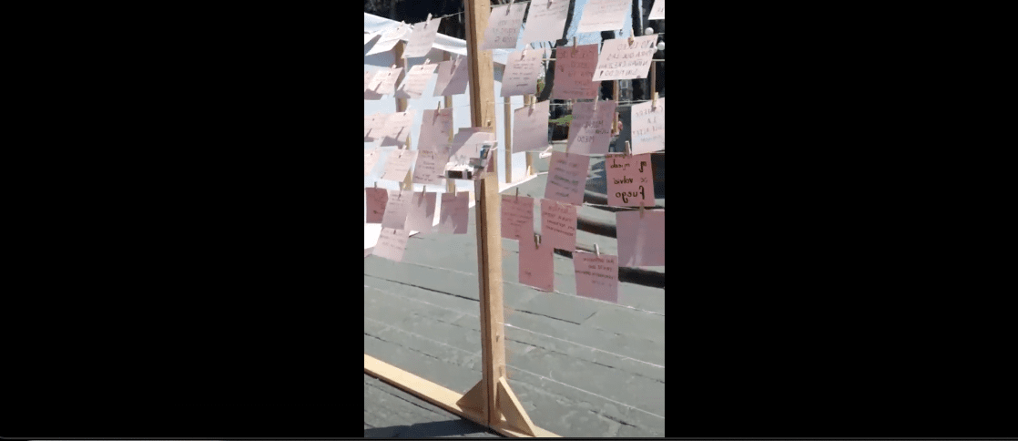 Tendederos en el zócalo para recordar la búsqueda de mujeres