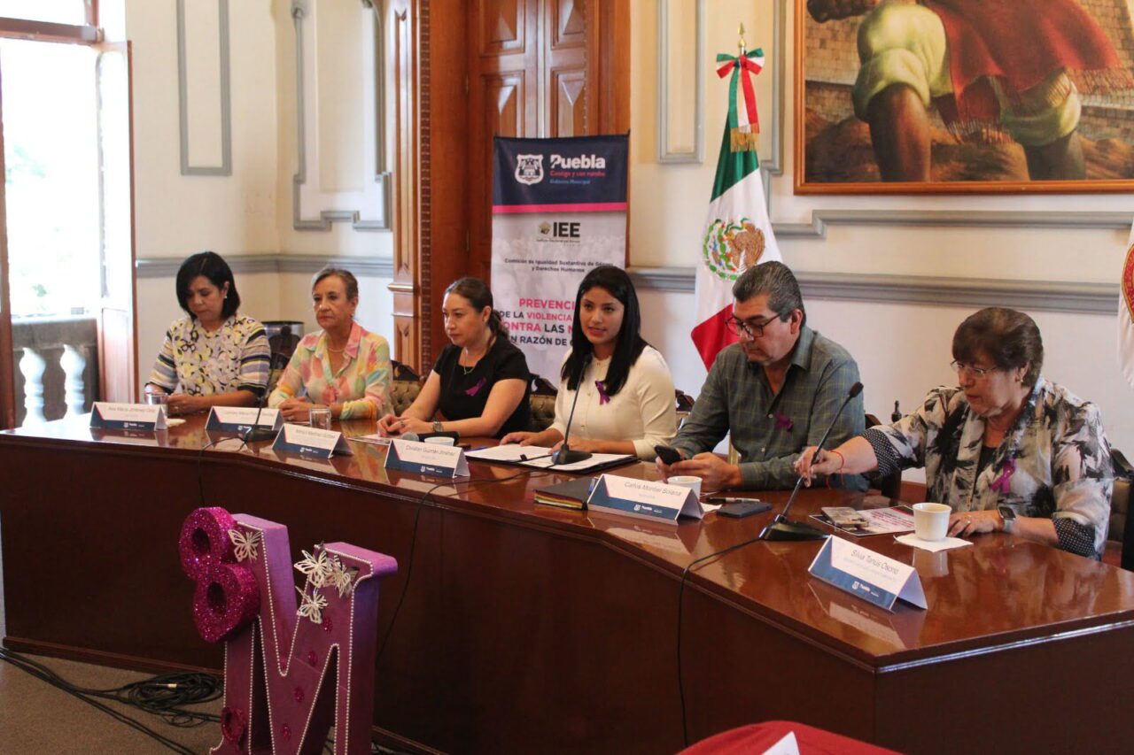 En Ayuntamiento de Puebla, capacitan contra violencia política a las mujeres