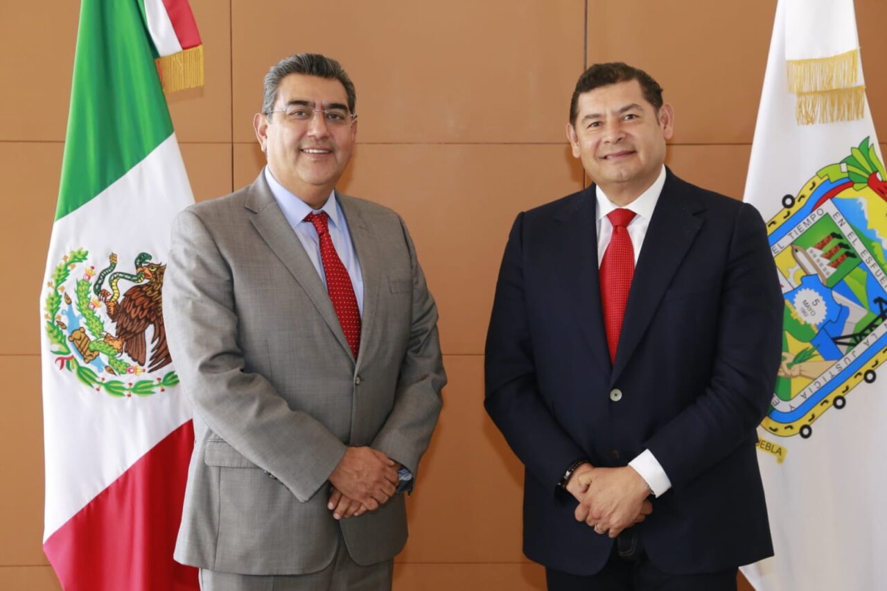 Se reúnen el líder del senado, Alejandro Armenta; y el gobernador de Puebla, Sergio Céspedes