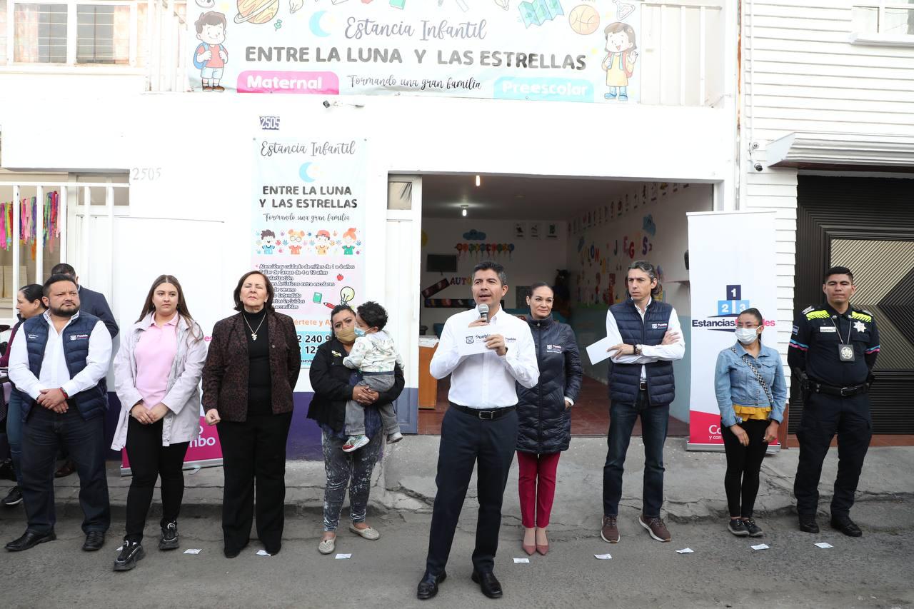 Entrega Ayuntamiento de Puebla apoyo a beneficiarios de estancias infantiles