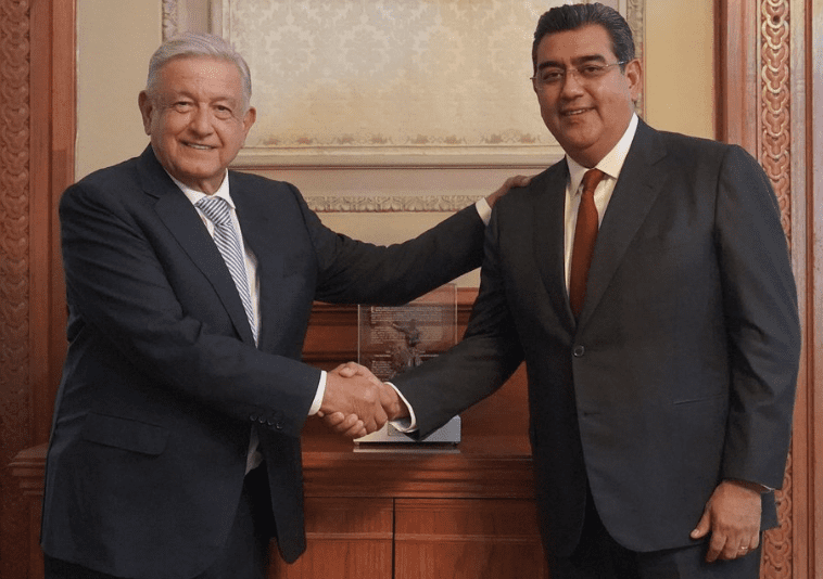 Se reúnen Sergio Salomón y Andrés Manuel López Obrador
