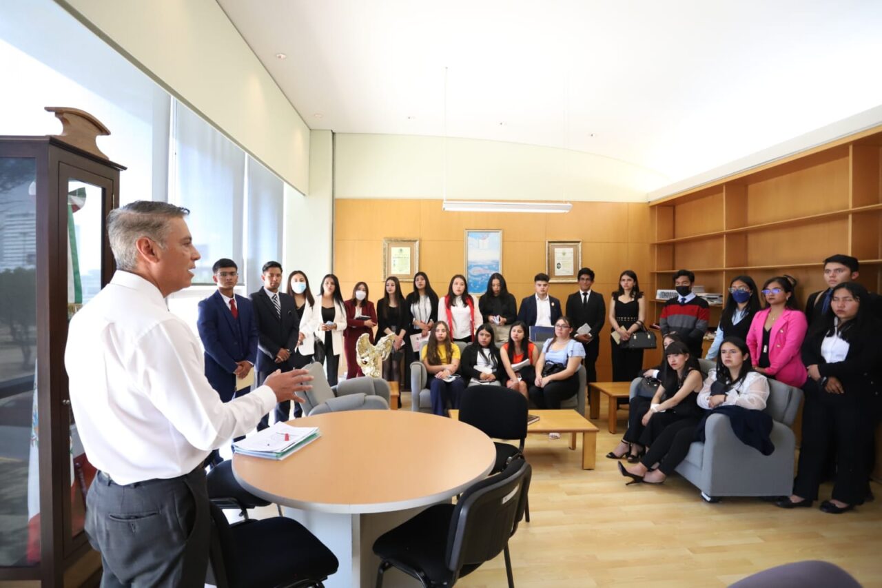 Explica Consejo de la Judicatura Reforma Judicial a estudiantes de Chignahuapan