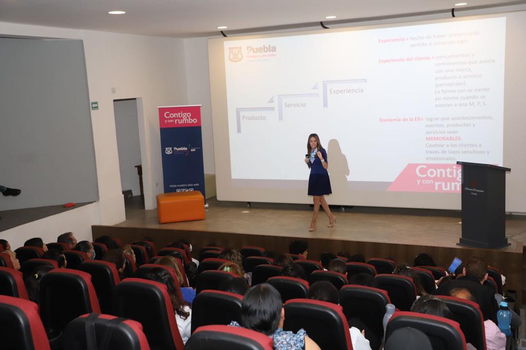 Fomenta SMDIF el autoempleo con primer Encuentro de Emprendimiento