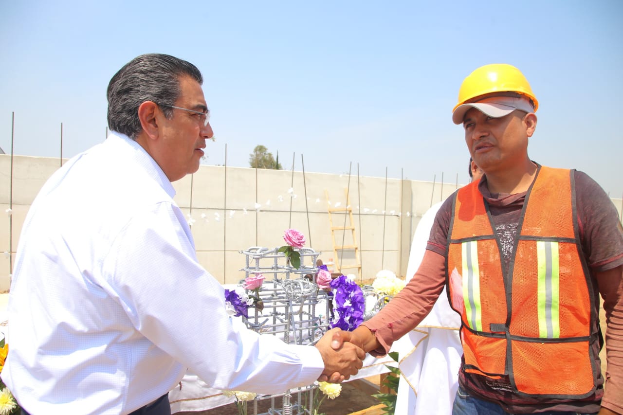 Destaca Sergio Salomón papel de los trabajadores de la construcción en la economía poblana