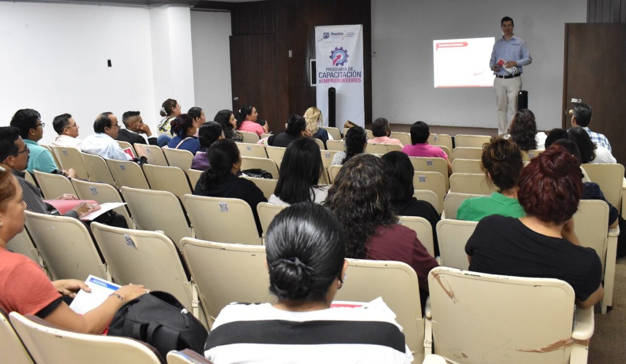 En la capital de Puebla, se imparten capacitaciones en materia de emprendimiento