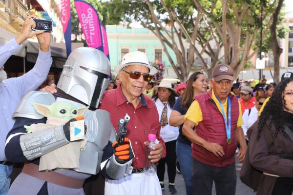 ‘Gran Paseo Muy Padre’ reunió a más de 800 personas en el Zócalo de la ciudad