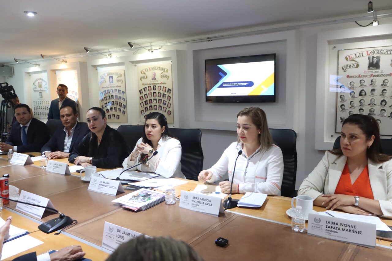 Comisión del Congreso realiza mesa de trabajo para analizar reformas a la Ley de la BUAP