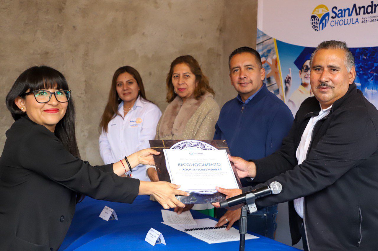 Entrega Mundo Tlatehui reconocimientos a docentes del IEEA, por contribuir para abatir rezago educativo en San Andrés Cholula