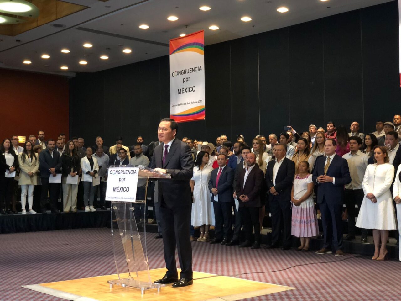 Renuncian al PRI Miguel Ángel Osorio Chong, Nuvia Mayorga y Claudia Ruiz Massieu