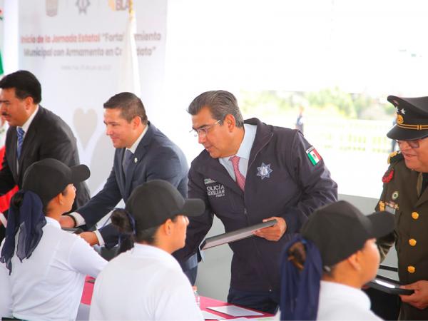 Gobierno del estado, comprometido con seguridad de Puebla; Sergio Salomón entrega armamento y patrullas