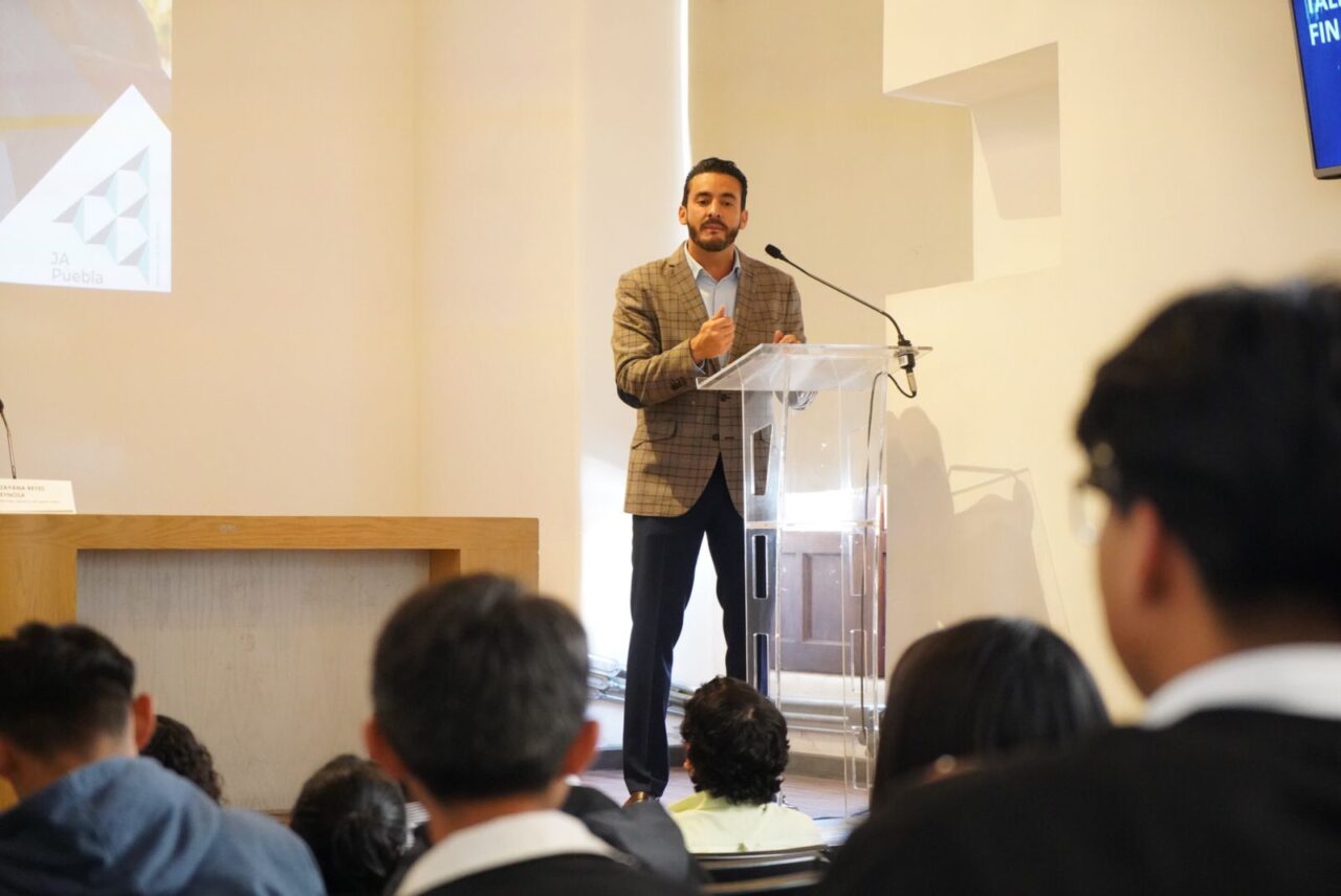 Imparten en el Congreso del Estado capacitación financiera para jóvenes 