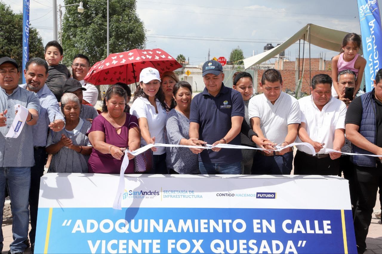 Entrega Mundo Tlatehui Adoquinamiento de la Calle Vicente Fox en San Rafael Comac