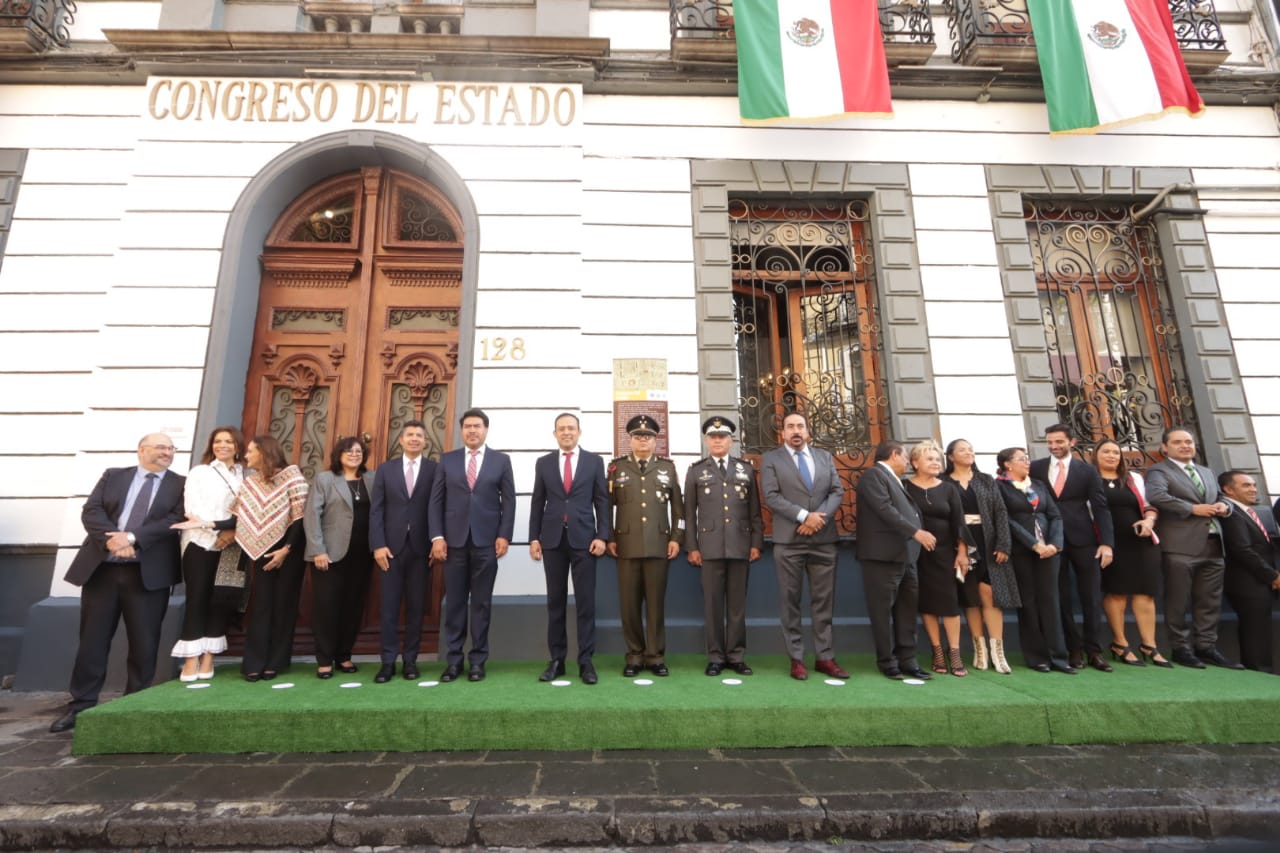 Colocan los Poderes del Estado el Bando Solemne de Fiestas Patrias 2023 en la sede del Congreso