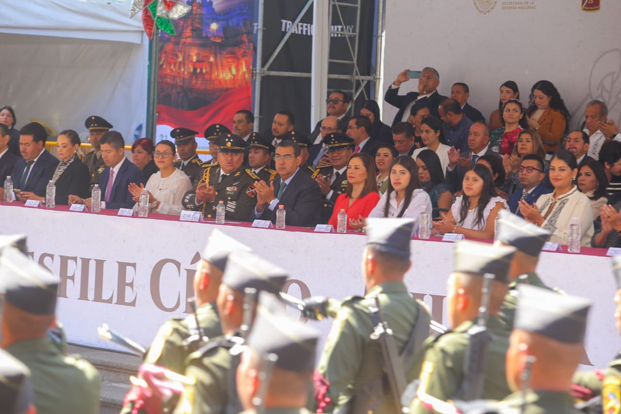 Encabeza Sergio Salomón ceremonia por el 213 aniversario de la independencia de México y desfile cívico militar