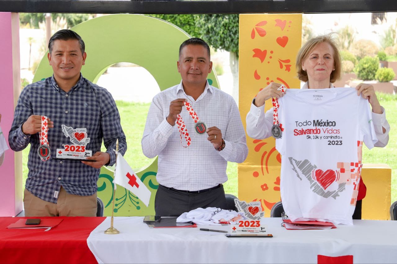 Presenta el Ayuntamiento de San Andrés Cholula y Cruz Roja la Playera y Medalla de la Carrera Todo México Salvando Vidas