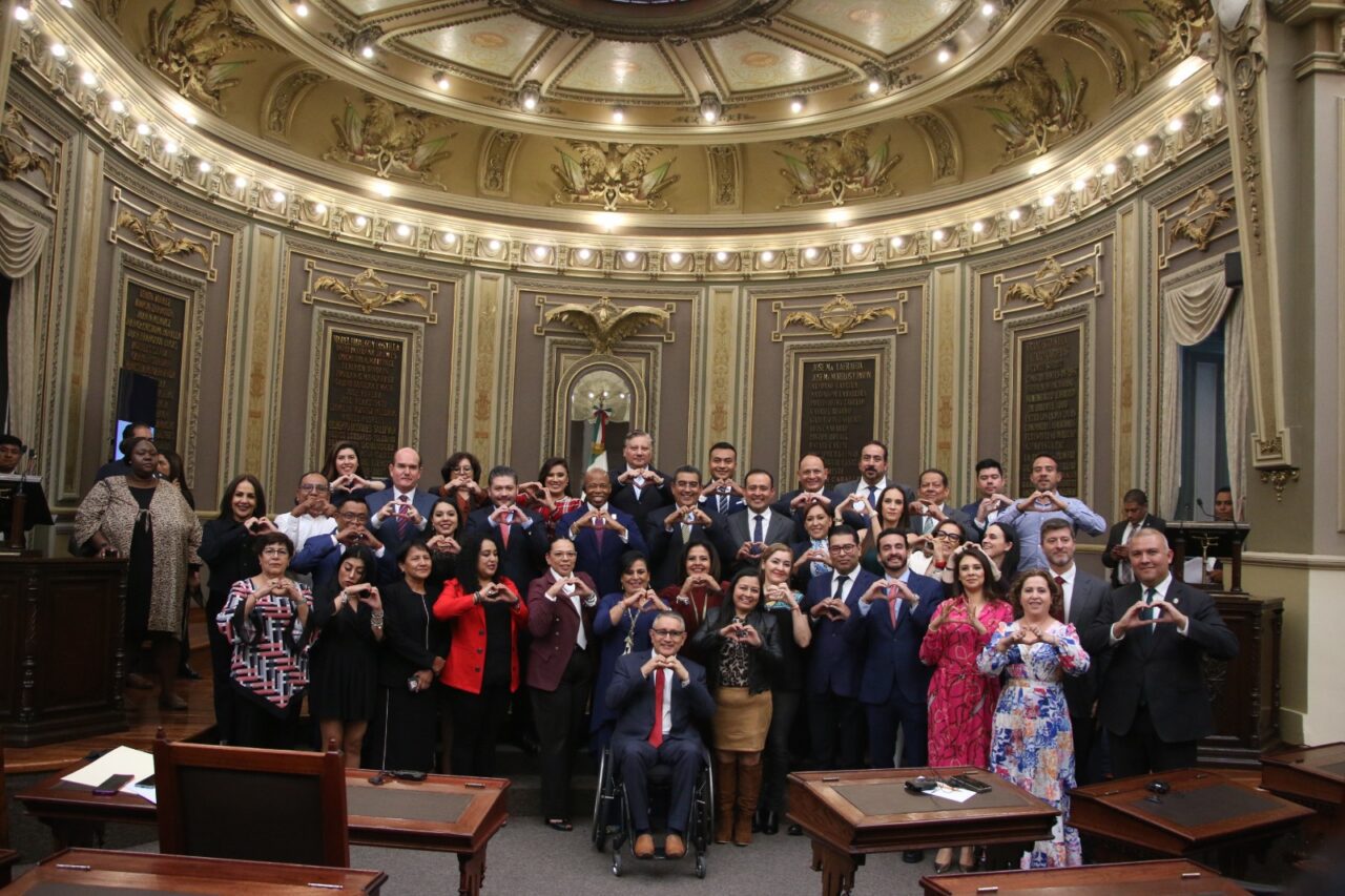Entrega Congreso del Estado reconocimiento al alcalde de Nueva York por apoyo a migrantes 