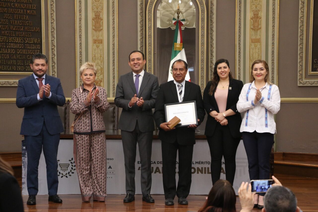 Entrega Congreso del Estado Medalla al Mérito Docente “Juan C. Bonilla”