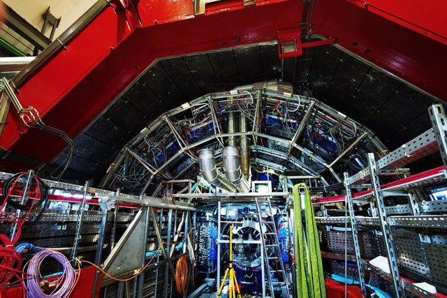 Estudiantes BUAP participan en las primeras colisiones de iones de plomo en la tercera etapa de toma de datos del LHC