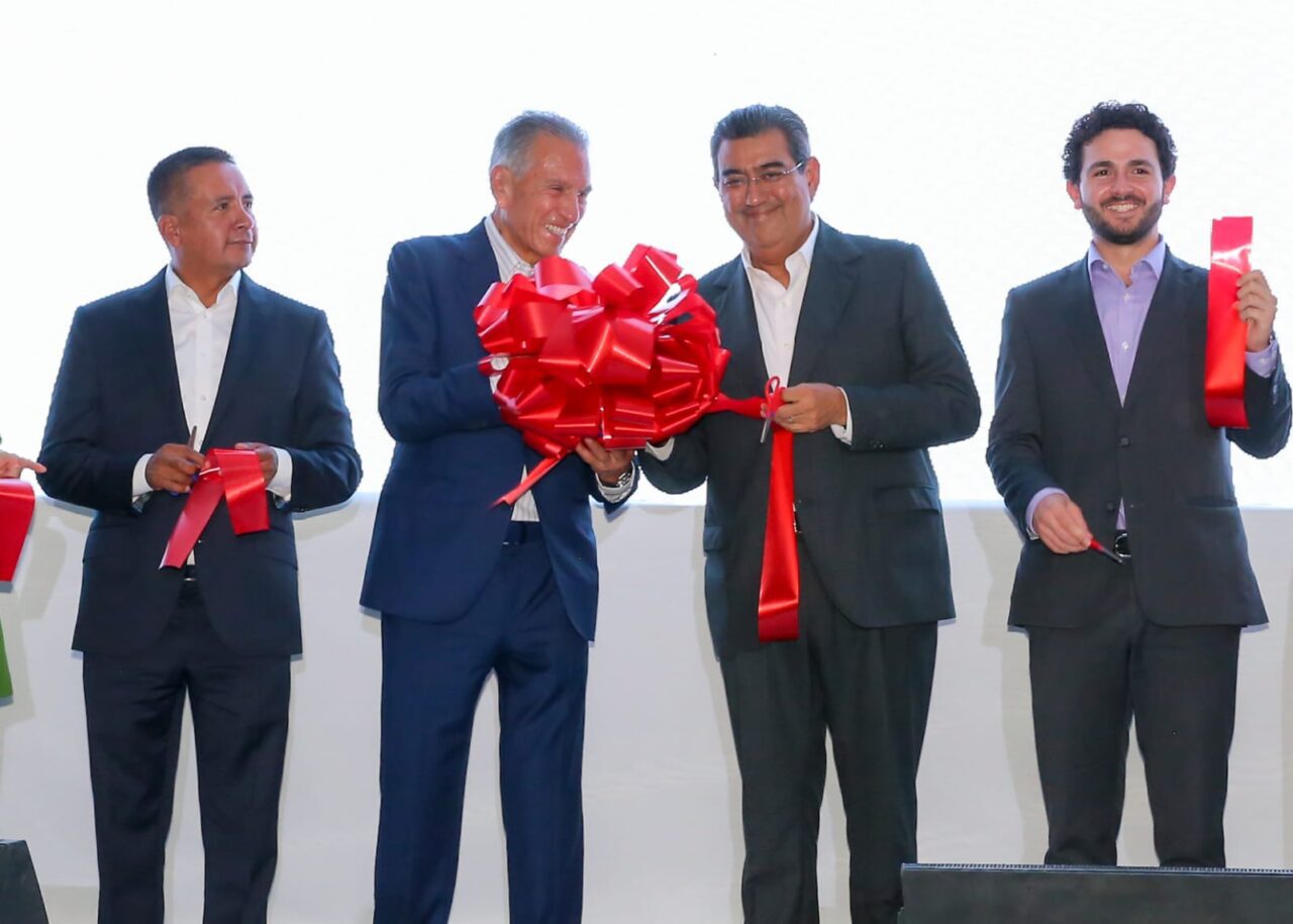 Inaugura el Gobernador Sergio Salomón la agencia automotriz BYD
