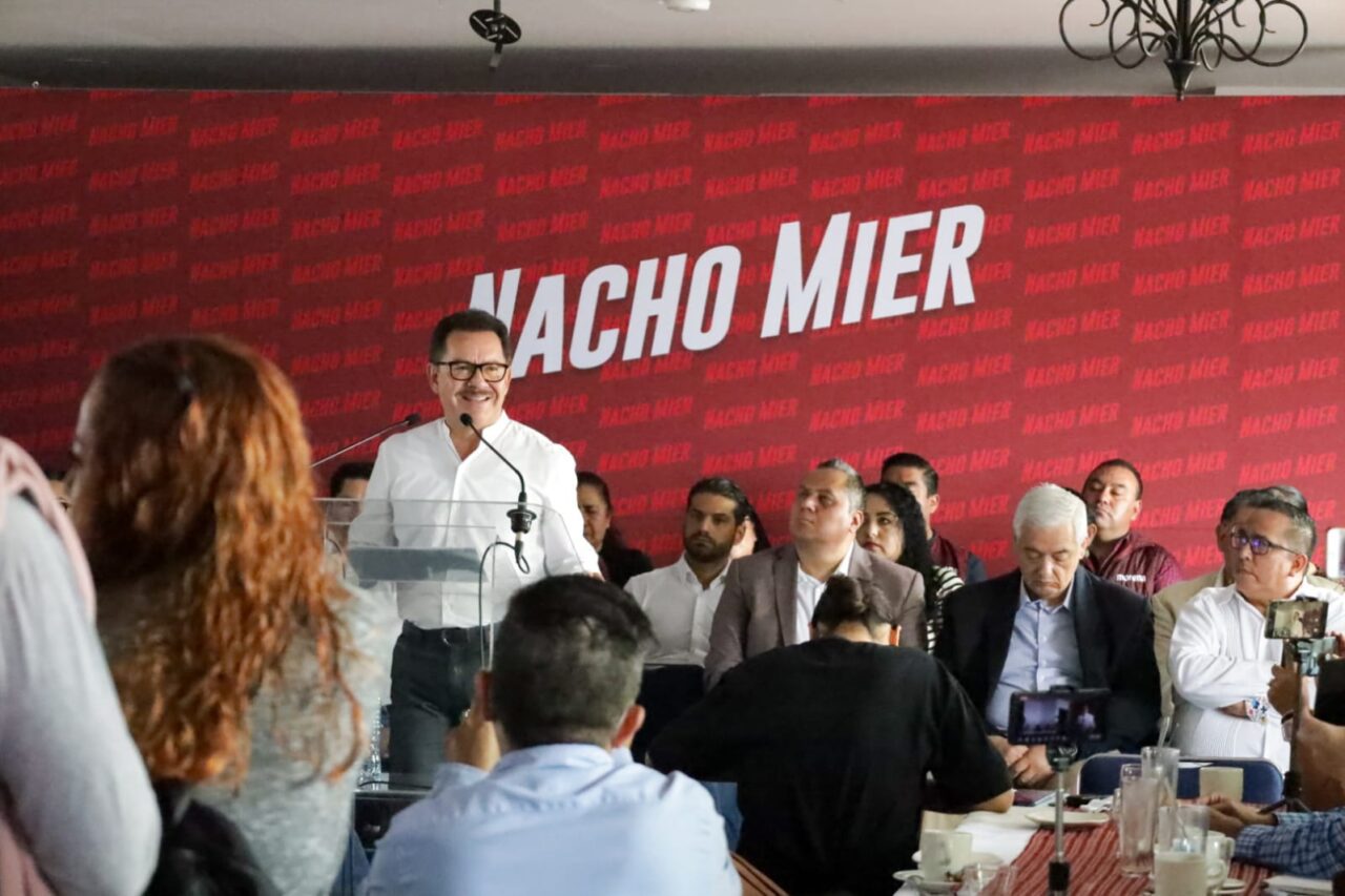 Presenta Ignacio Mier “De adentro hacia Puebla”, campaña para recaudar ropa invernal