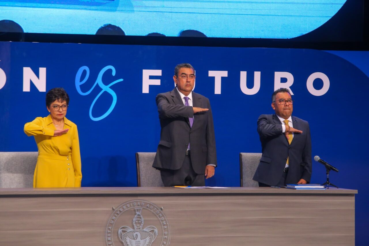 Instituciones de educación superior como la BUAP, fundamentales para desarrollo y bienestar: Sergio Salomón