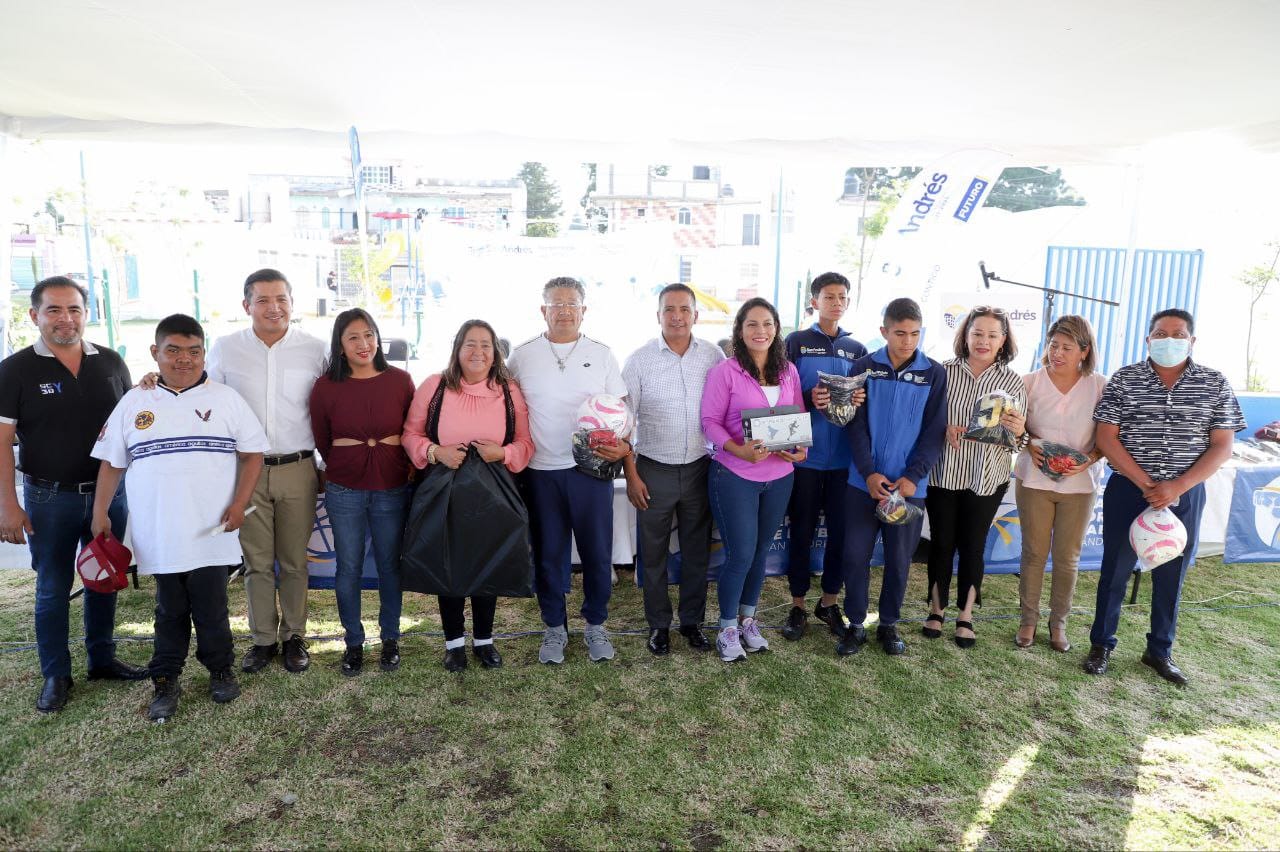Entrega Mundo Tlatehui Uniformes y Material Deportivo a las Seis Escuelas de Iniciación